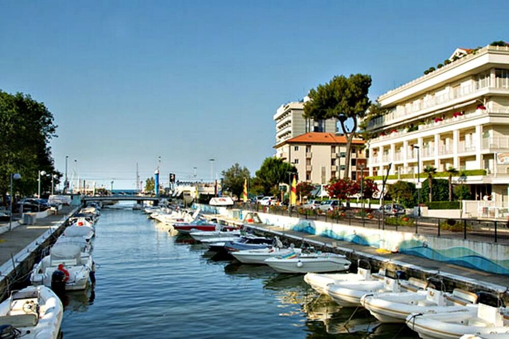 Hotel Cannes - in pieno centro thumbnail 3