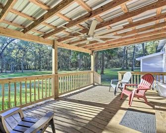Updated Home Near Manatee Springs State Park! - Chiefland - Patio