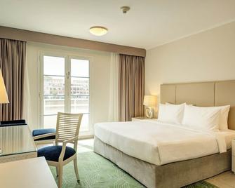 Millennium Lakeview Hotel - Dubai - Bedroom