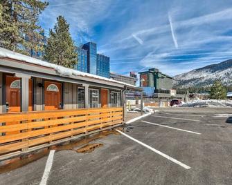 Charming, Updated Double Queen on Stateline - Blue Jay Lodge - South Lake Tahoe