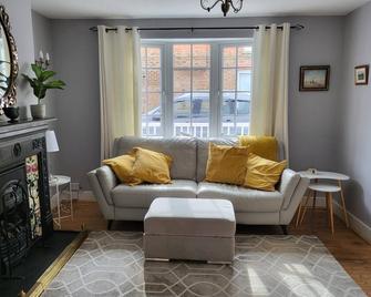 Pebble Cottage - Worthing - Living room