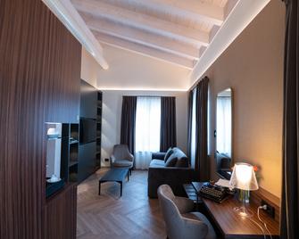 3T Boutique Hotel - Ivrea - Living room