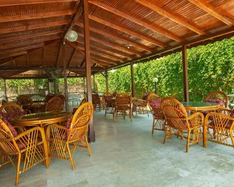 Bellissima Hotel - Side - Patio