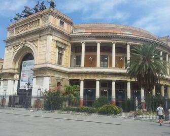B&b Palermo Dietro Il Politeama - Palermo - Building