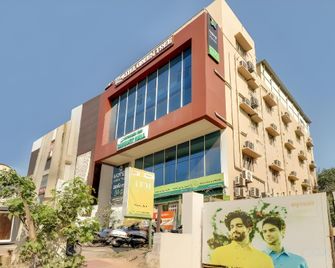 Collection O Dabagardens Near Rk Beach - ויסאקאפאטנם - בניין