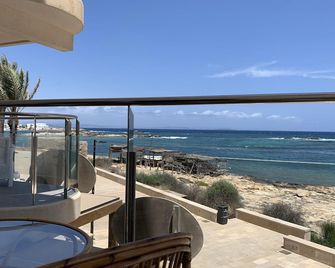 Espardell Beachfront Stay - Ocean Breeze & Sunrise - Es Pujols - Balcone