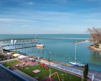 Hotel Yacht Wellness & Business - Siofok