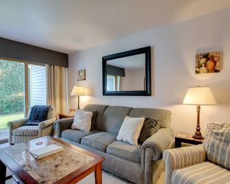 Door County Getaway - Walk to State Park! - Fish Creek - Sala de estar