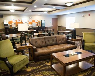 Holiday Inn Express & Suites Northwood - Northwood - Lounge