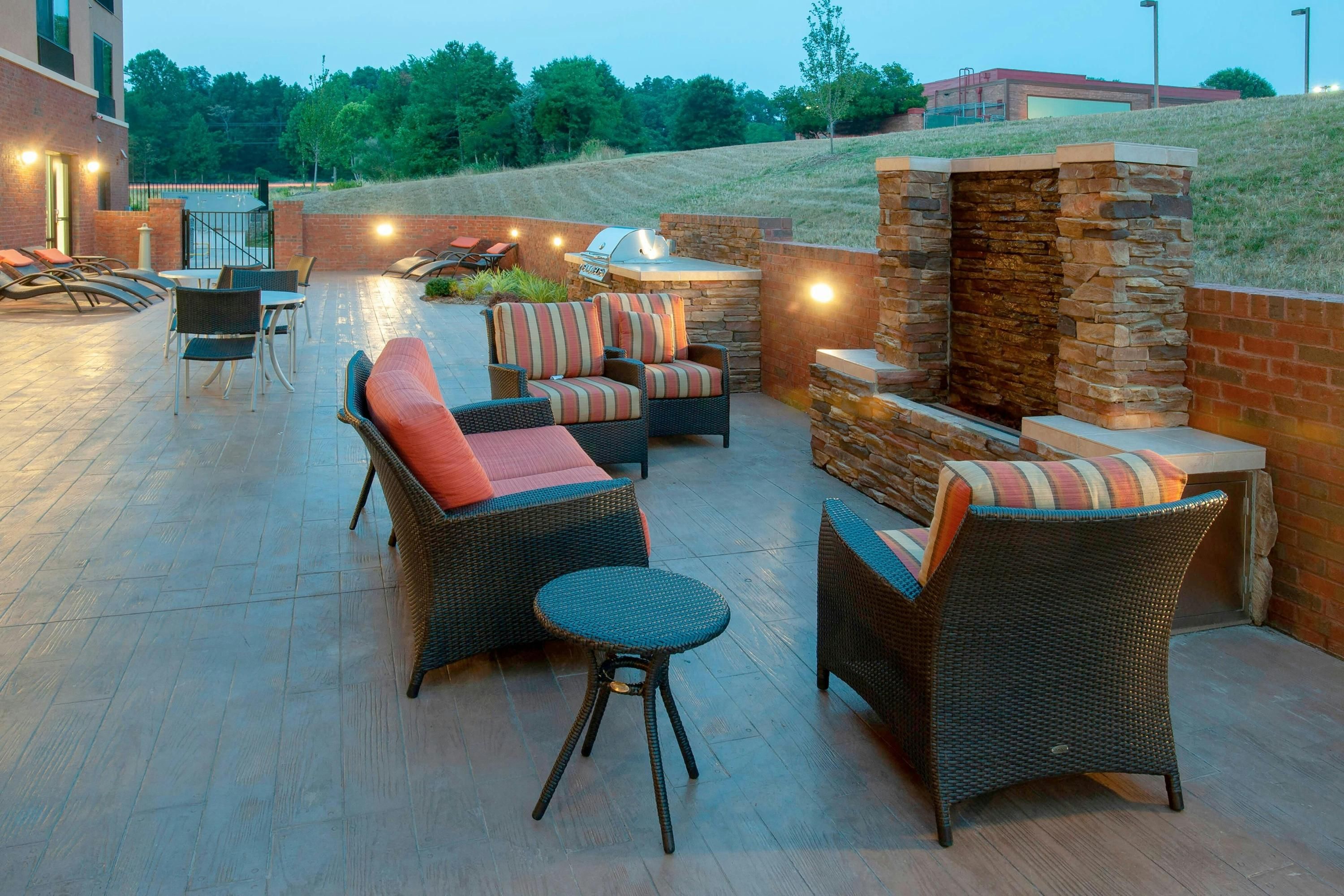 Fairfield Inn & Suites by Marriott Charlotte Matthews - Charlotte - Patio