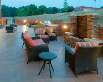 Fairfield Inn & Suites by Marriott Charlotte Matthews - שרלוט - פטיו
