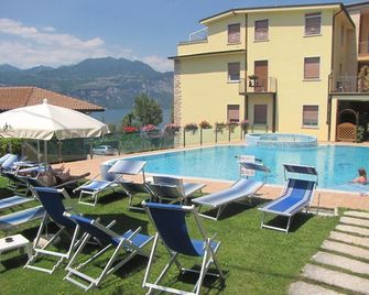 Residence Rosmari - Brenzone - Bazén