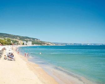 Lotus Family Hotel - Free Parking - נסבאר - חוף