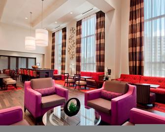 Hampton Inn & Suites Detroit/Airport-Romulus - Romulus - Lounge