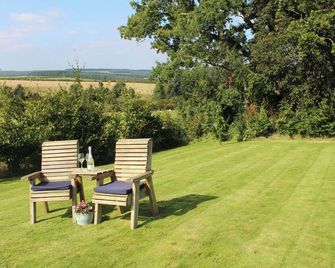 Birds Nest, Family Friendly, Character Holiday Cottage In Jedburgh - Jedburgh - Innenhof