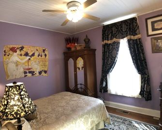 'De Mar House'- Historic Victorian Residence 'Stroll Downtown Napa!' - Napa - Bedroom