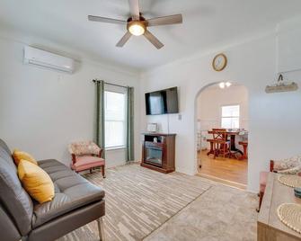 1 Mi to Downtown Walla Walla Home with Patio - Walla Walla - Huiskamer