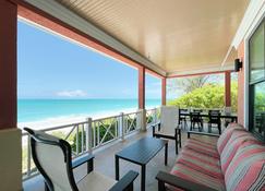 Nemo House - Pristine Luxury Beachfront - Perfect For 4 Couples Or 2 Families - Moss Town - Habitación