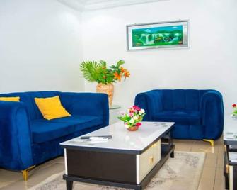 Furnished apartment Fustel City, Wifi, TV channels, janitor - Douala - Living room