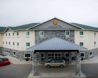 La Quinta Inn & Suites by Wyndham Fairbanks Airport - Fairbanks - Bangunan