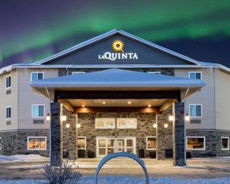 La Quinta Inn & Suites by Wyndham Fairbanks Airport - פיירבנקס - בניין