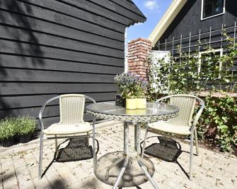 Apartment in Sint Maartensbrug with garden - Sint Maartensbrug - Patio