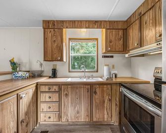 Lake Rosalie Retreat - Lake Wales - Kitchen