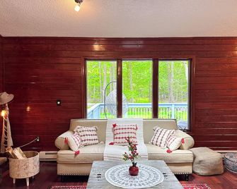 MT Chalet in Clifton - Gouldsboro - Salon