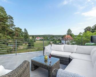 Two-level Modern Apartment with Spacious Terrace - Ideal Place for the Holiday by Noclegi Renters - Wisełka - Balkon