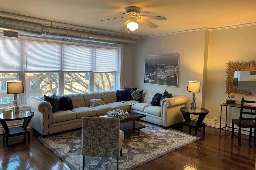 North Chicago Home - שיקאגו - סלון