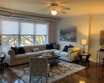 North Chicago Home - Chicago - Sala de estar