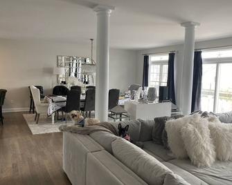 Boating, Fishing and Relaxing at The NJ Shore - Brick - Sala de estar