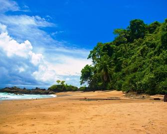 Hotel Tropical Sands Dominical - Dominical - Pláž