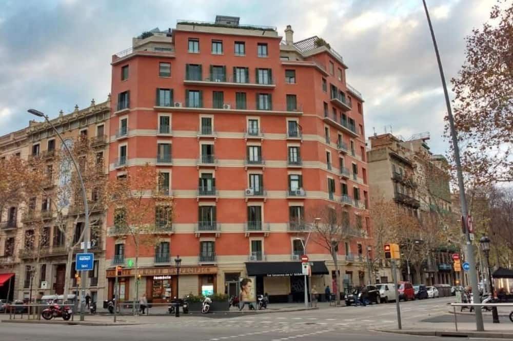 كازا كونسيل جران فيا جيست هاوس