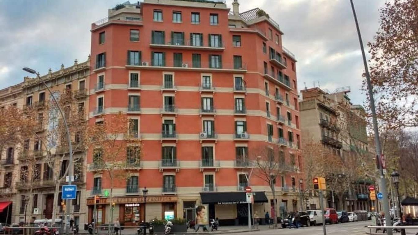 كازا كونسيل جران فيا جيست هاوس