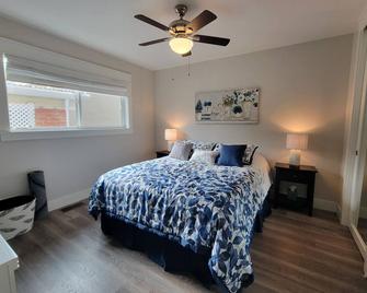 Quiet, Newly Renovated Home, Perfect for Work, Vacation or Temporary Housing - Pleasanton - Bedroom
