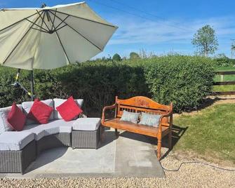 Nora's Cottage Mullagh Kells - Sleeps 5 - Kells - Patio