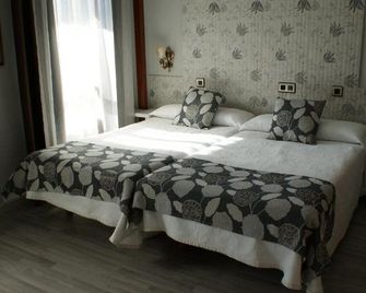 Hotel Los Naranjos - قصرش - غرفة نوم