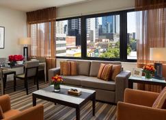 Urban Apartments Melbourne on Elizabeth - Melbourne'dan - Oturma odası