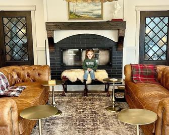 Highland Glen Lodge - Anchorage - Lounge