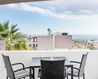 Santorini Villatzio Suites - Mesaria - Balcone