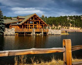 Breathtaking Mountaintop Views, private steambath, 2 decks, 3 mi.es from town. - Evergreen - Gebäude