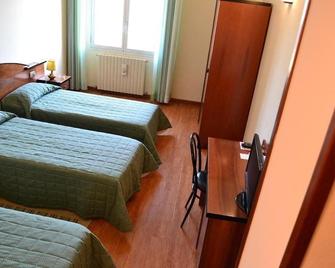 Albergo Elena - Pianoro - Спальня