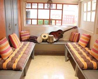 Namastey Mumbai Backpackers - Mumbai - Living room