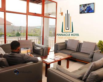Pinnacle Hotel Mbarara - Mbarara - Living room