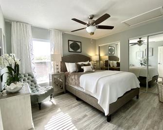 Acorn Terrace at the Harbor Inn on Main, Safety Harbor, FL - Safety Harbor - Bedroom