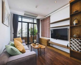 ذا بلوم فام فيت تشان - مودرن ليفينج سبايس إن سايجون - إيه توب شويس فور ويسترن ترافيلرز - هوتشي مين سيتي - غرفة معيشة