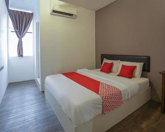 Bmw Hotel - Muar - Bedroom