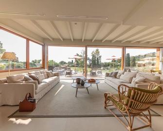 Is Molas Resort - Pula - Salon