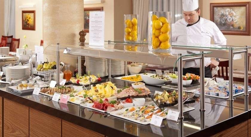 Warminski Hotel & Conference - โอลสทีน - บุฟเฟ่ต์